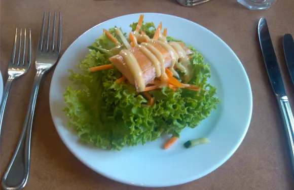 The White Pub Cafe & Bar