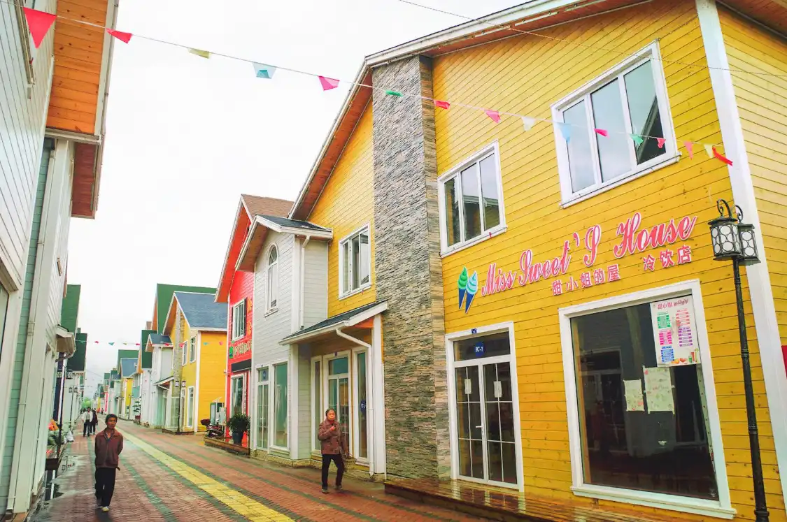 Hotels near UrbanThird Ecological Park