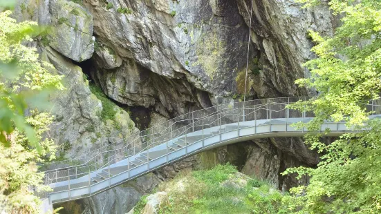 슈코치안 동굴