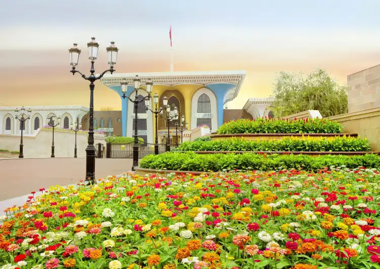 Hotels near Al Alam Palace