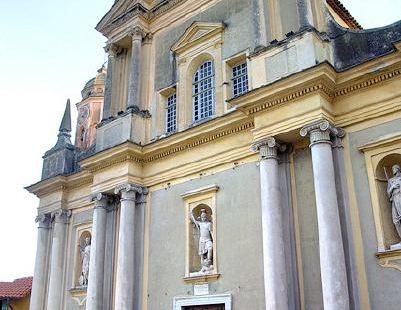 BasiliqueSt-Michel圣米歇尔教堂坐落在芒通老