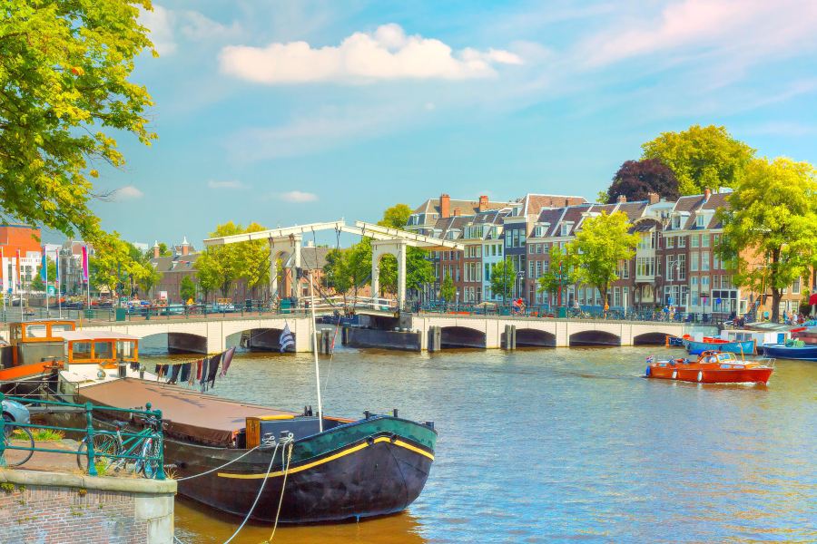 Compare 5 airports near Amstelveen