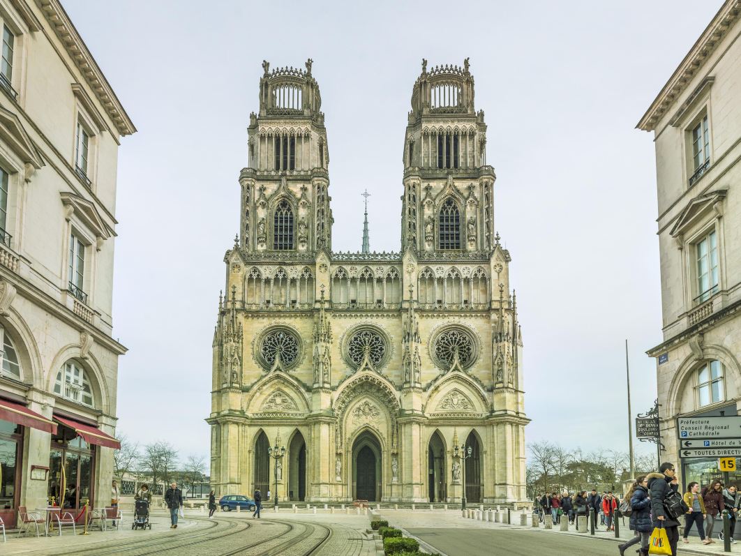 Compare 5 airports near Orleans
