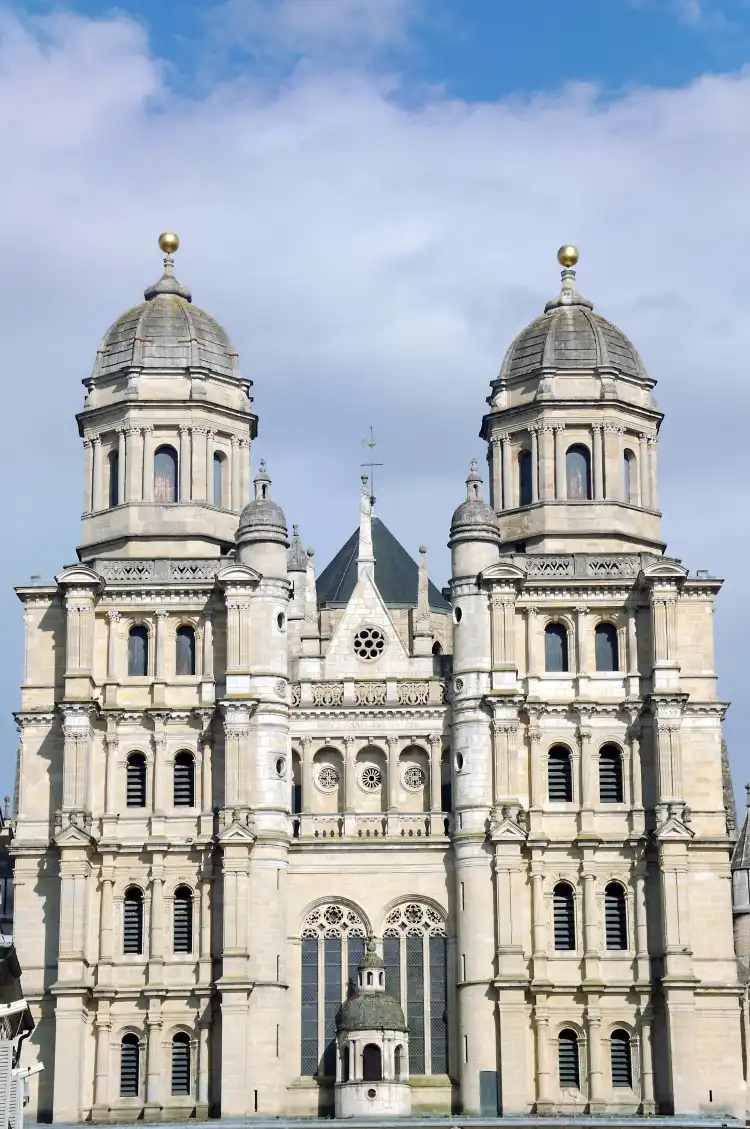 Hotels near Saint Michael's Church