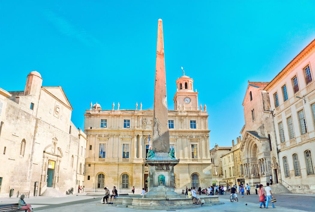 Compare 5 airports near Arles