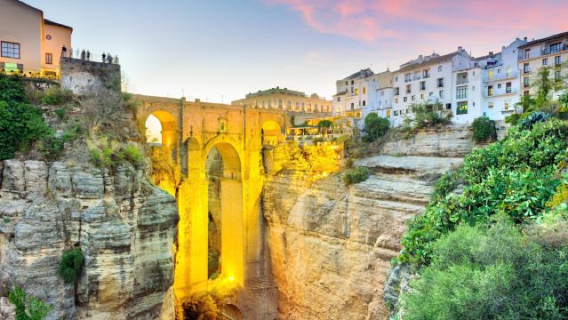 西班牙懸崖上的天空之城龍達+藍精靈小鎮中文包車一日遊