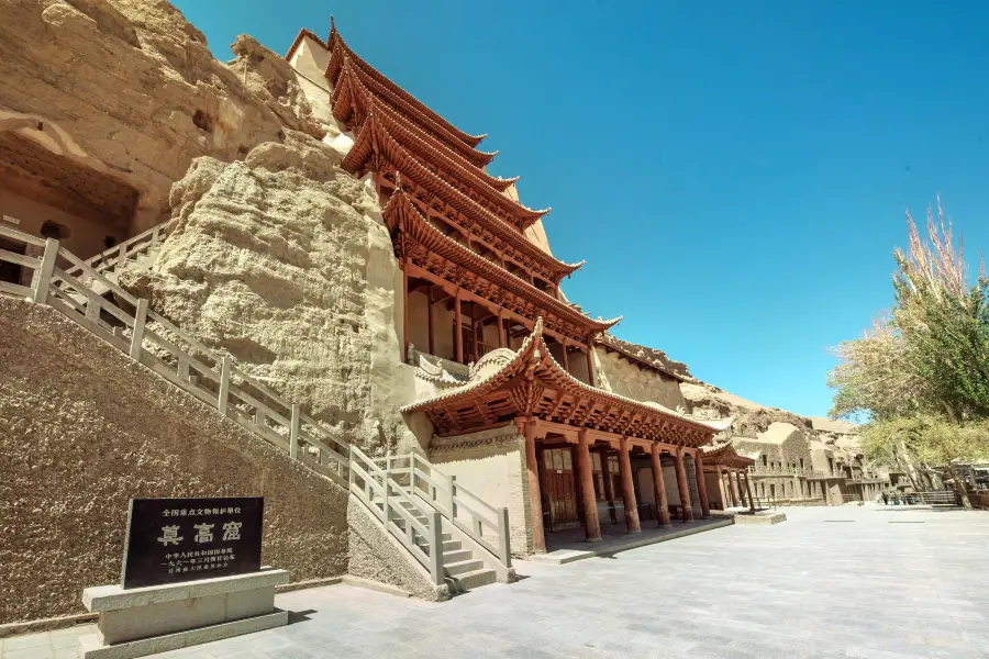 Nine Floors of Dunhuang