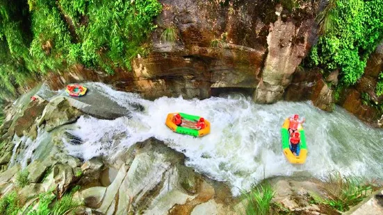 Wanlong Gorge Drifting