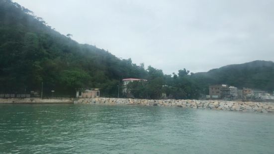 挑了一个周六去 结果阴天还下雨 不过出去玩还是好心情呀是坐地