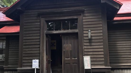 从北海道大学出来后经过，无意中发现的，小小的木房子，一看就很