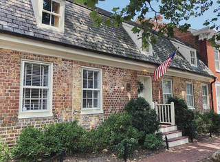 Annapolis, Maryland has sections of the town that are quenissental Americana in nature.  So picturesque. Can it get any more picture book than to get ice cream in this setting? A great town to visit. #merrychristmas 
#merrychristmas