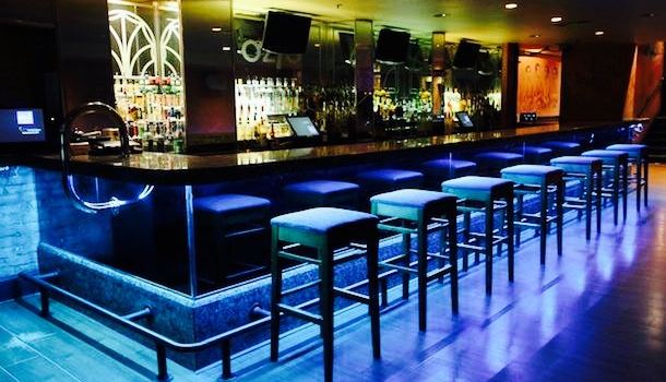 Ozio Martini & Cigar Lounge