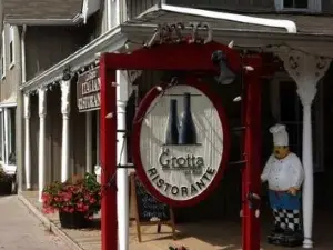 La Grotta On Main