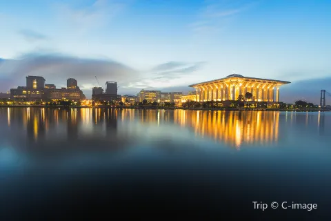 Putrajaya Lake