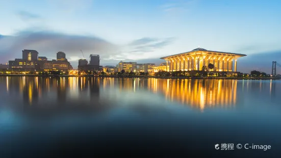 Putrajaya Lake