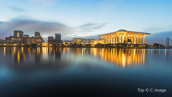 Putrajaya Lake