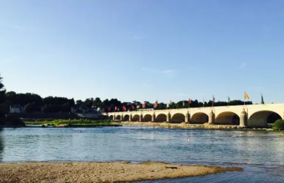 La Guinguette De Tours Sur Loire