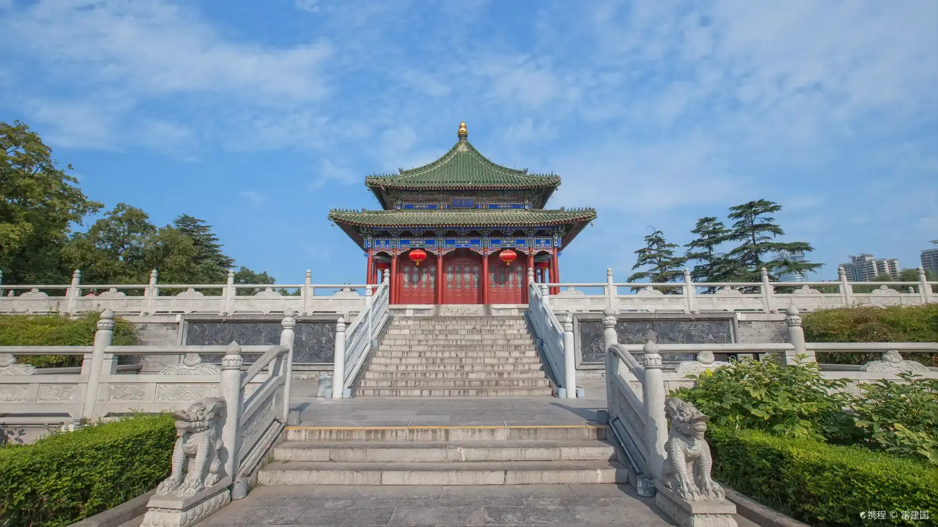 Hotels near Xingqing Palace Park