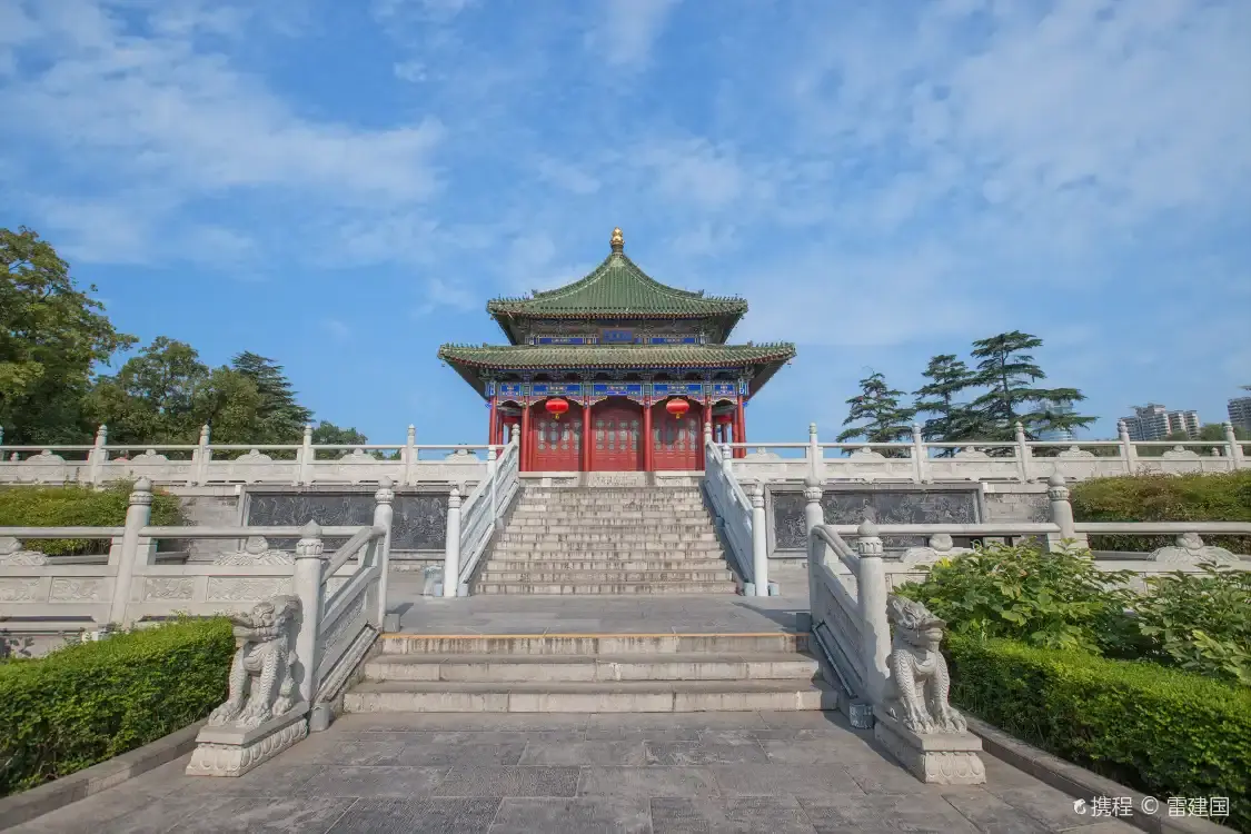 Hotels near Xingqing Palace Park