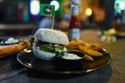 The Irish Embassy Pub, Restaurant and Sports Bar