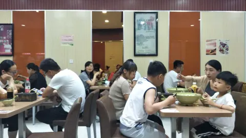 杨国福麻辣烫(弘道路店) in ชวีฟู