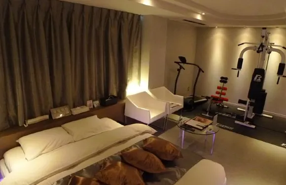 加州酒店（限成人）