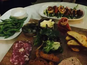 465 The Avenue - Bar & Kitchen