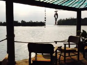 Thmorda Crab House Restaurant-koh Kong-Cambodia