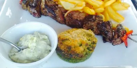 Au Pied Dans le Plat