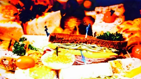 Lynn's Bakery Deli & Catering