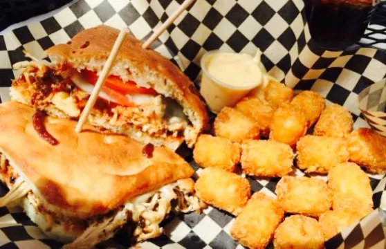 Growler's Pizza Grill