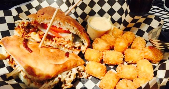 Growler's Pizza Grill