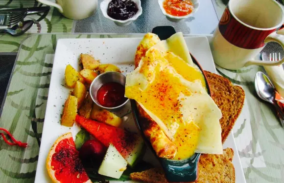 The 878 Waterfront Bistro