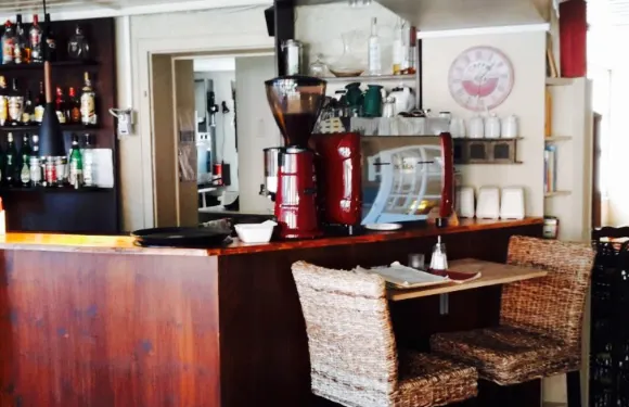 Descanso Tapas-Bar & Cafe Much