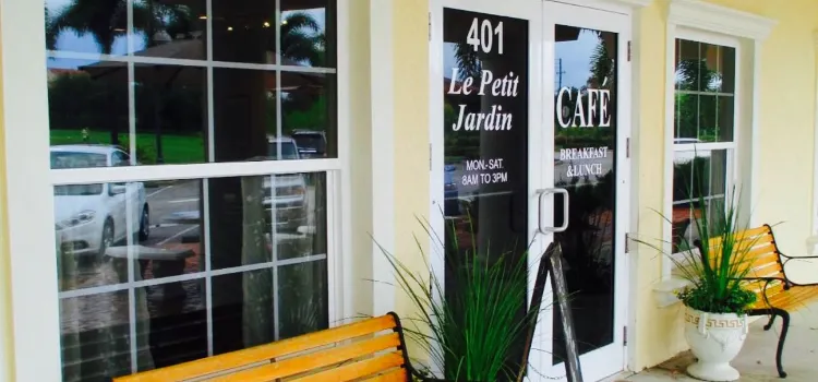 Le Petit Jardin Cafe