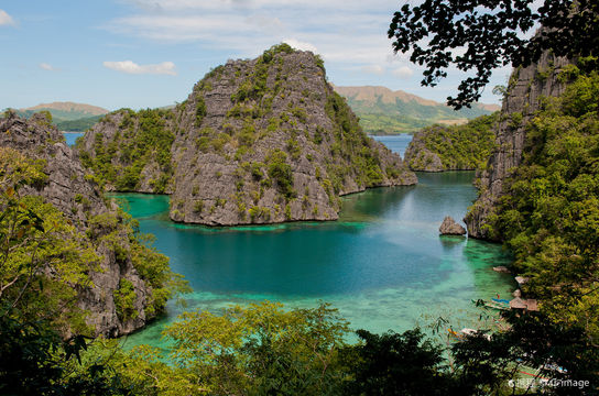 Kayangan Lake
