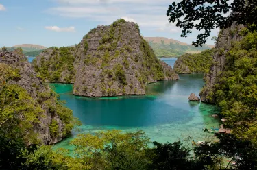Kayangan Lake