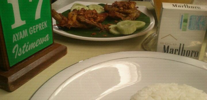 Ayam Geprek Istimewa