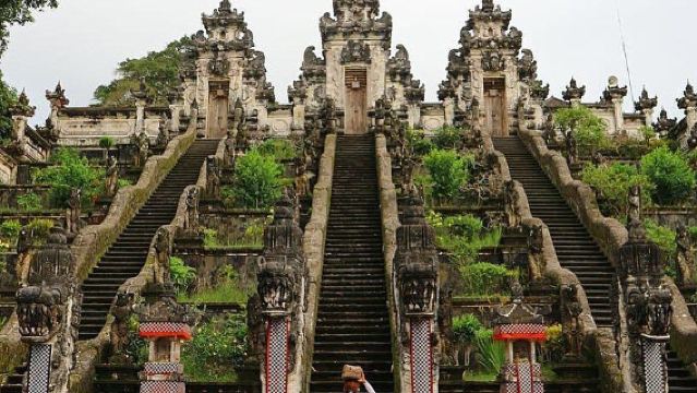 天国の門レンプヤン寺院とティルタガンガのプライベートツアー