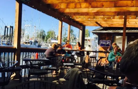 FloatHouse Patio & Grill