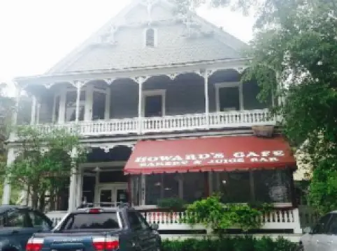 Howard's Cafe Bakery & Juice Bar