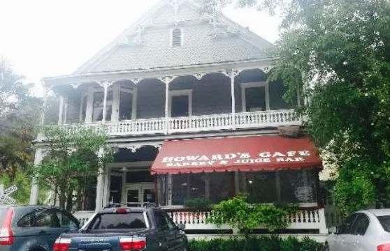 Howard's Cafe Bakery & Juice Bar