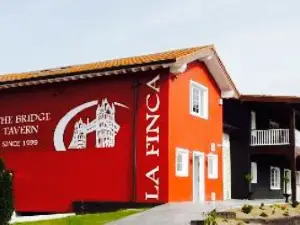 La Finca del Bridge Tavern