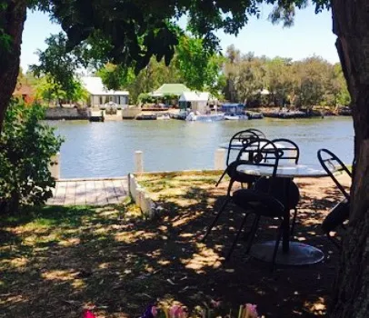 Pelicans Cafe on the Murray