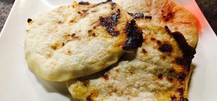 Pupusas Mama Tita