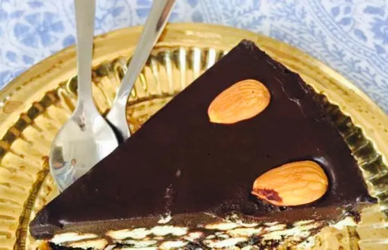 Alice in Gaya Cafe & Bistro