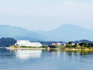 Daxinwan Hubei Xianrenhu Health Preservation Resort