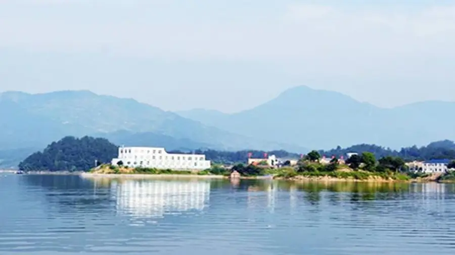 Daxinwan Hubei Xianrenhu Health Preservation Resort