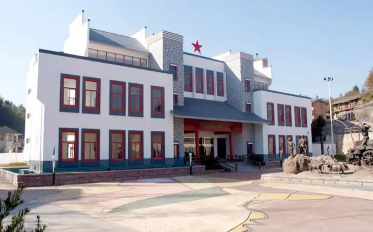 Hotels near Jinnaoshan Mountain Star Tunnel