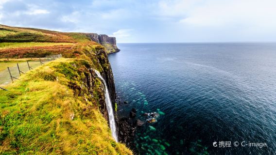 スカイ島+アーリンドゥナン城+ネス湖ワンデーツアー【インバネス往復+英語ガイド付き】
